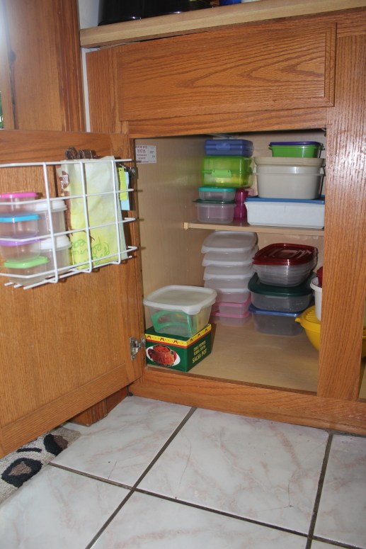 Tupperware and Troubled Corners - organized tupperware cabinet