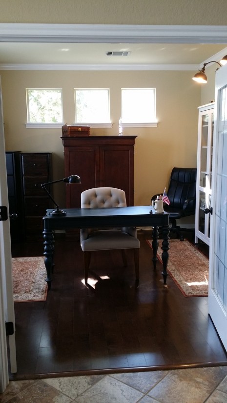 Catch-all Home Office - Organized Home Office